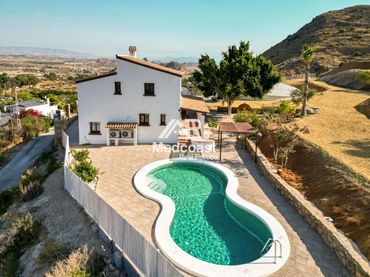 Detached house with pool for sale in Eras Lugar