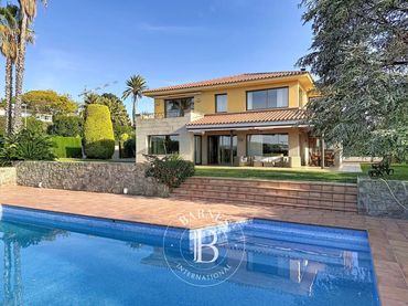 Haus mit Pool zum Verkauf in Carrer Llaüt