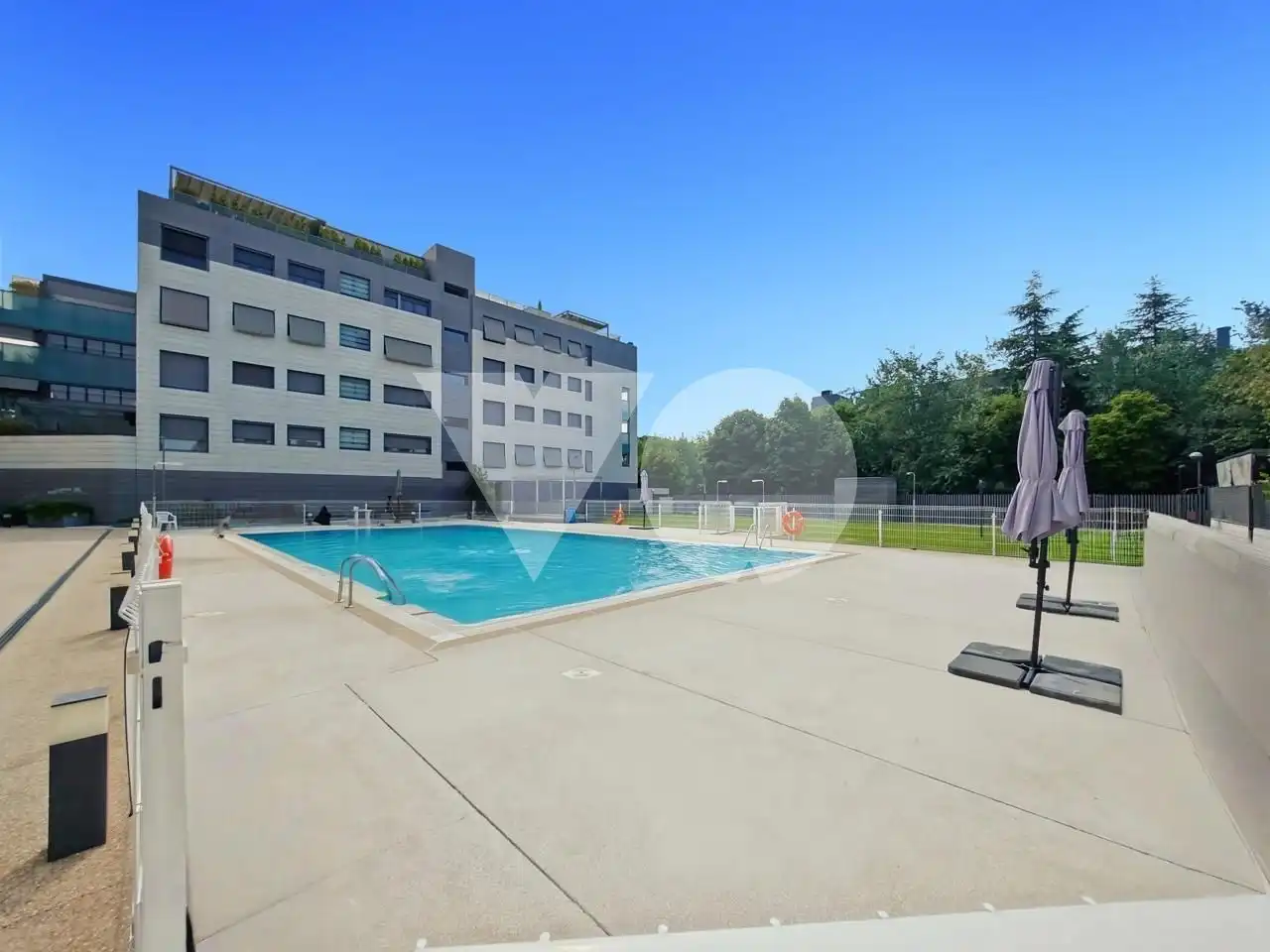 Piscina de Dúplex en venda en Madrid amb Aire condicionat, Calefacció i Terrassa