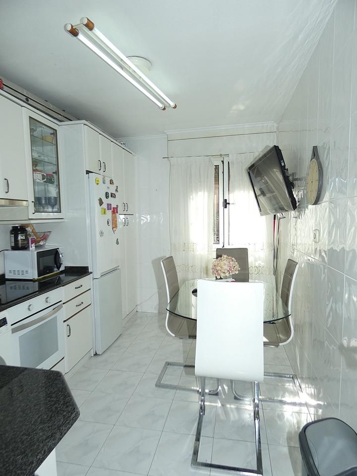 Cuina de Planta baixa en venda en Barakaldo  amb Calefacció