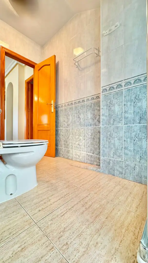 Bany de Casa adosada en venda en Orihuela amb Jardí privat, Terrassa i Piscina comunitària