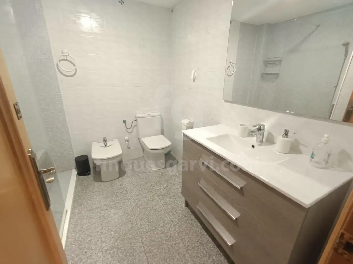 Badezimmer von Wohnung zur Miete in L'Hospitalet de Llobregat mit Klimaanlage und Balkon