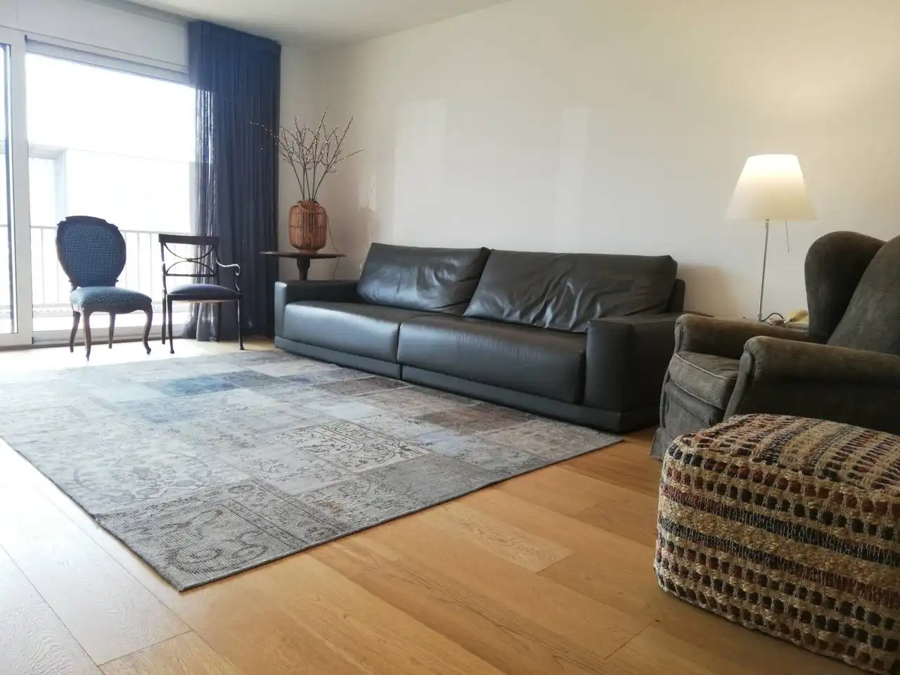 Living room of Flat for rent in Girona Capital  with Air Conditioner, Heating and Balcony