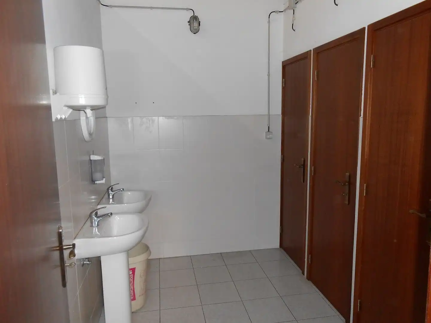 Badezimmer von Fabrikhallen zum Verkauf in Salvaterra de Miño
