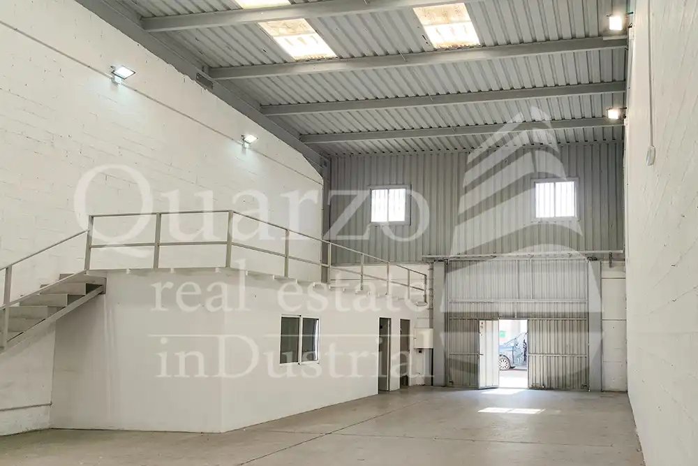 Nau industrial en venda en Velilla de San Antonio