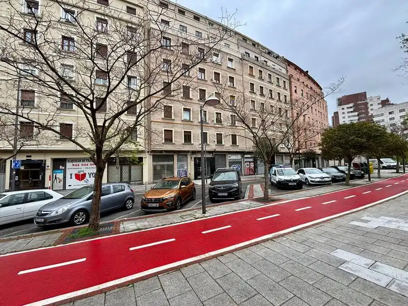 Piso en venta en Avenida del Ferrocarril, Ametzola