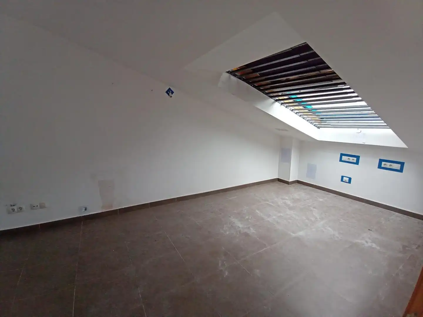 Maisonette zum Verkauf in Rubí mit Terrasse, Abstellraum und Balkon