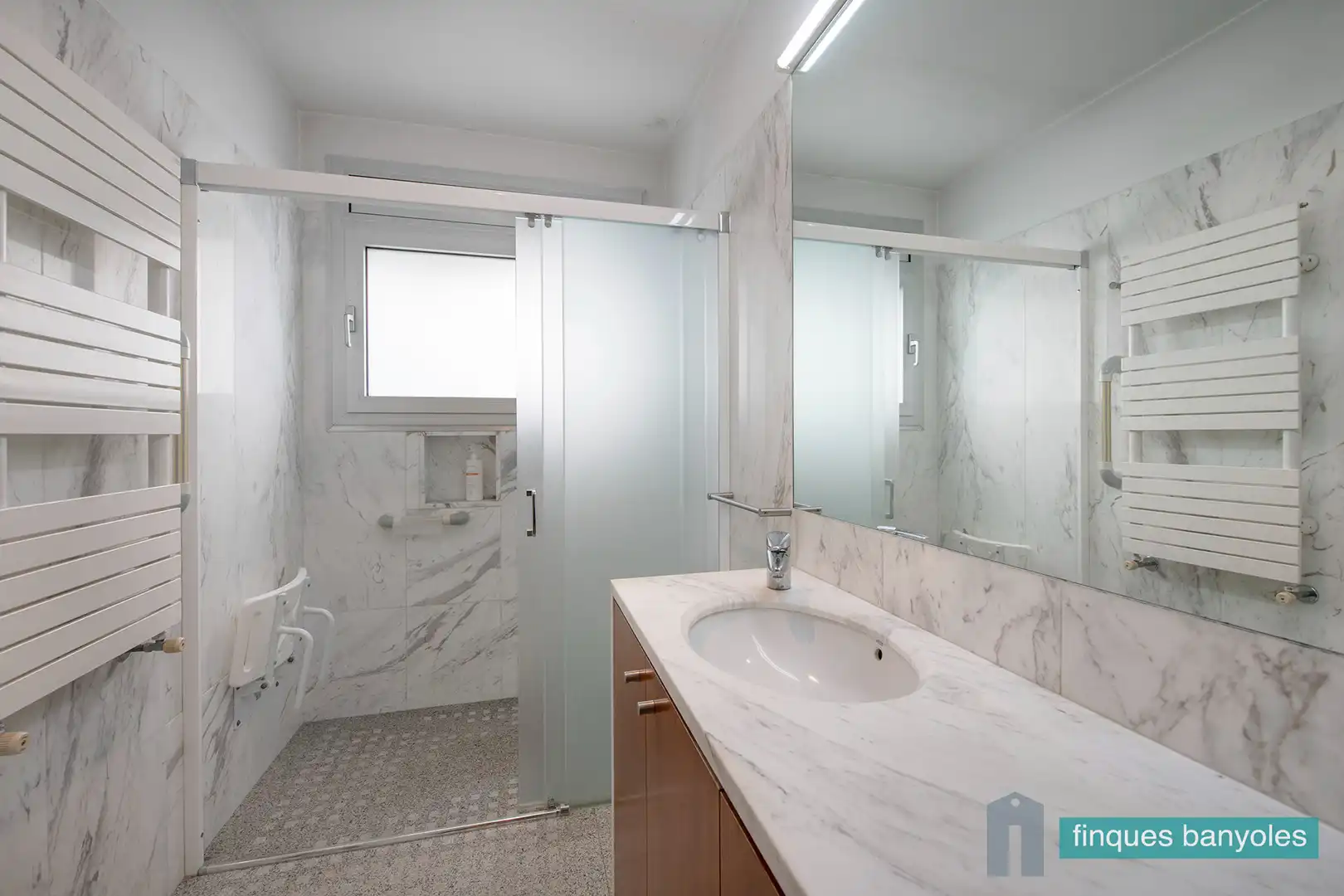 Bathroom of Houses for sale in Banyoles  with Air Conditioner, Heating and Private garden