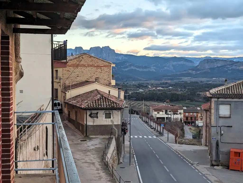 Außenansicht von Wohnung zum Verkauf in Horta de Sant Joan mit Balkon