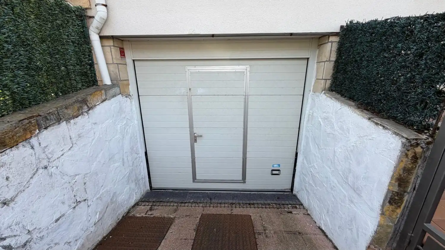 Parkplatz von Einfamilien-Reihenhaus zum Verkauf in Argoños  mit Heizung und Terrasse