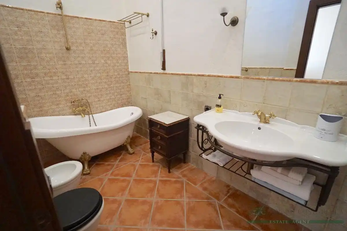 Bathroom of Country homes for sale in Castell d'Aro, Platja d'Aro i s'Agaró  with Air Conditioner, Heating and Terrace