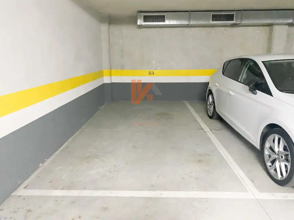 Parking of Garage for rent in Santiago de Compostela 
