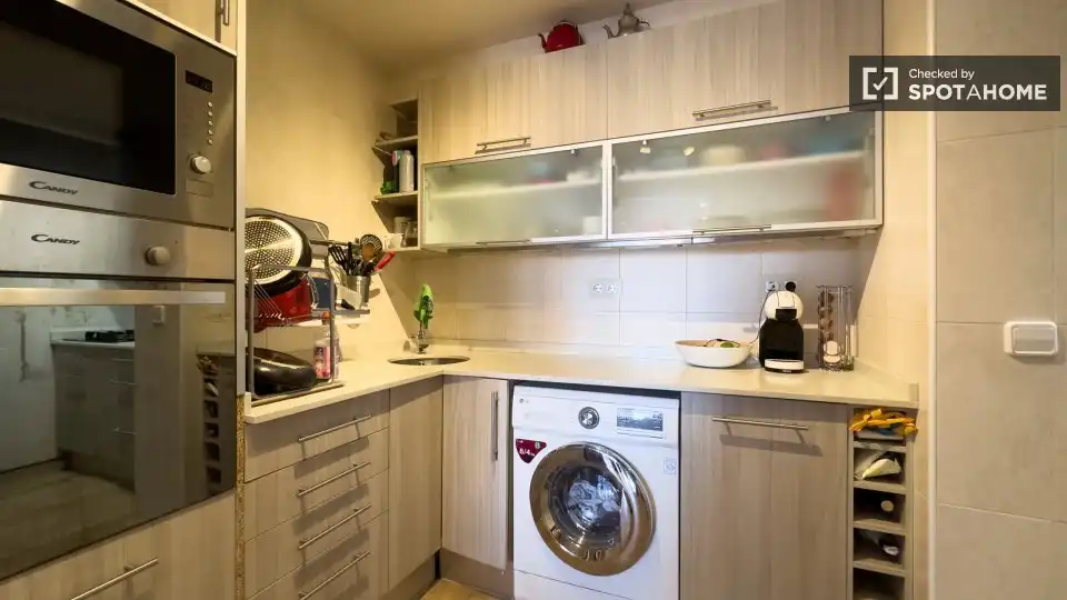 Cocina de Piso para compartir en Sant Adrià de Besòs con Aire acondicionado, Calefacción y Amueblado