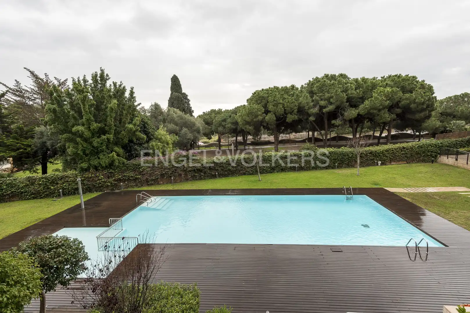 Swimming pool of Flat for sale in Vilanova i la Geltrú  with Air Conditioner, Heating and Private garden