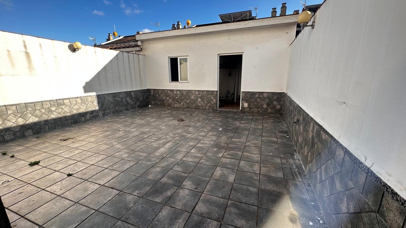 Single-family semi-detached for sale in Umbrete