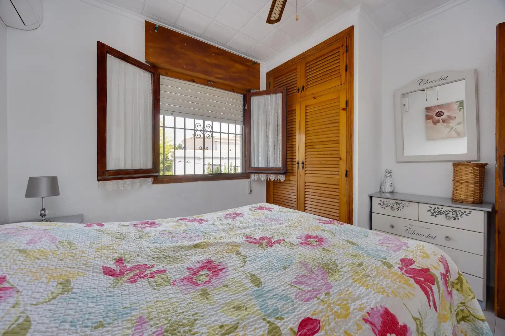 Dormitori de Casa o xalet en venda en Torrevieja amb Aire condicionat, Jardí privat i Terrassa
