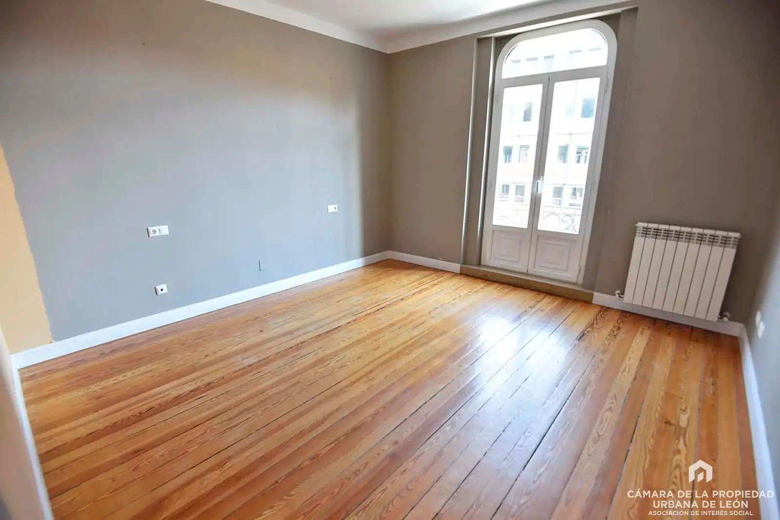 Habitación de Piso de alquiler en León Capital  con Calefacción