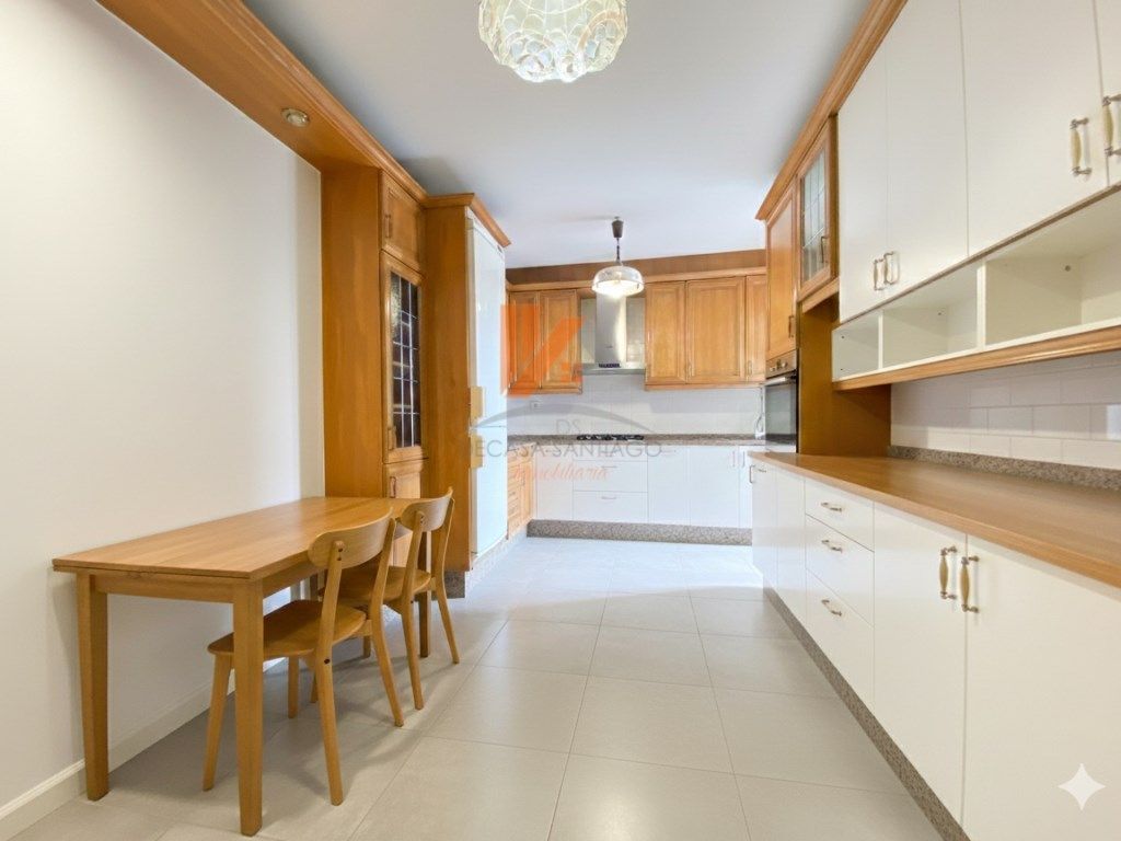 Kitchen of Flat for sale in Santiago de Compostela   with Oven and Washing machine