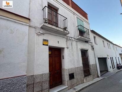 Vista exterior de Casa adosada en venda en Jerez de la Frontera amb Aire condicionat, Jardí privat i Traster