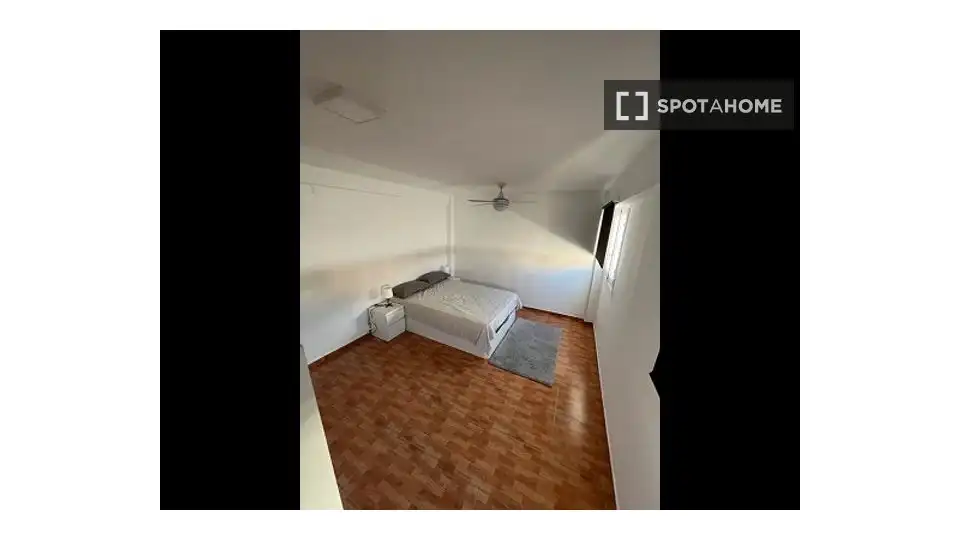 Habitación de Piso de alquiler en Valencia con Aire acondicionado, Calefacción y Amueblado