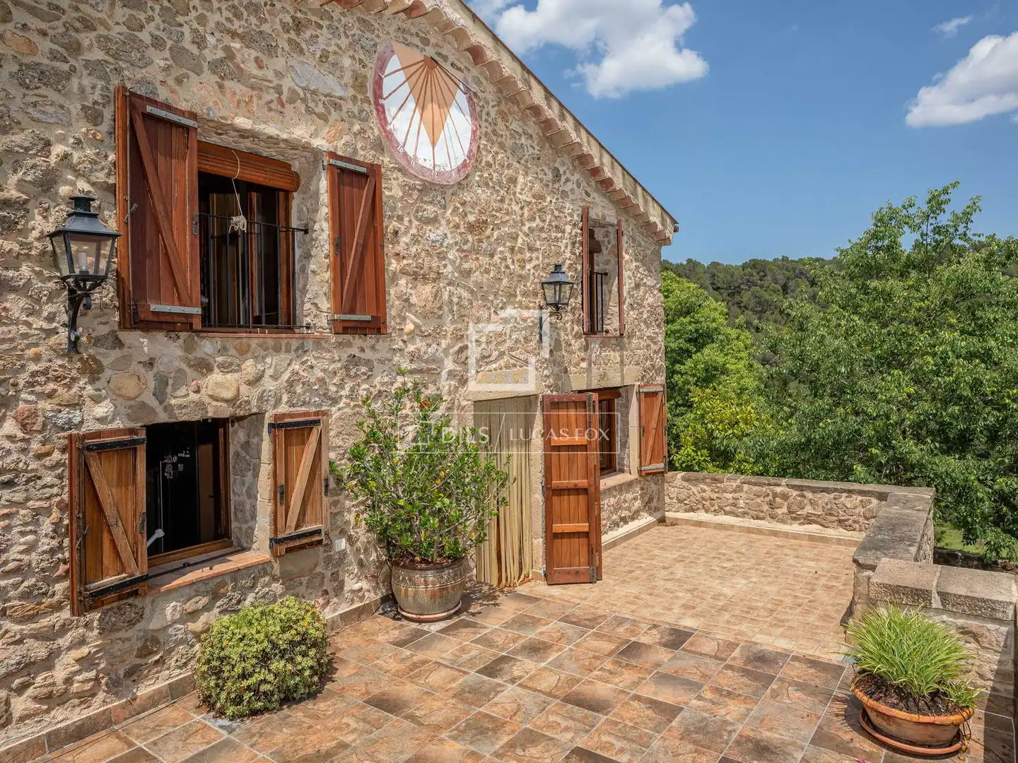 Vista exterior de Finca rústica en venda en Lladó amb Aire condicionat, Calefacció i Jardí privat