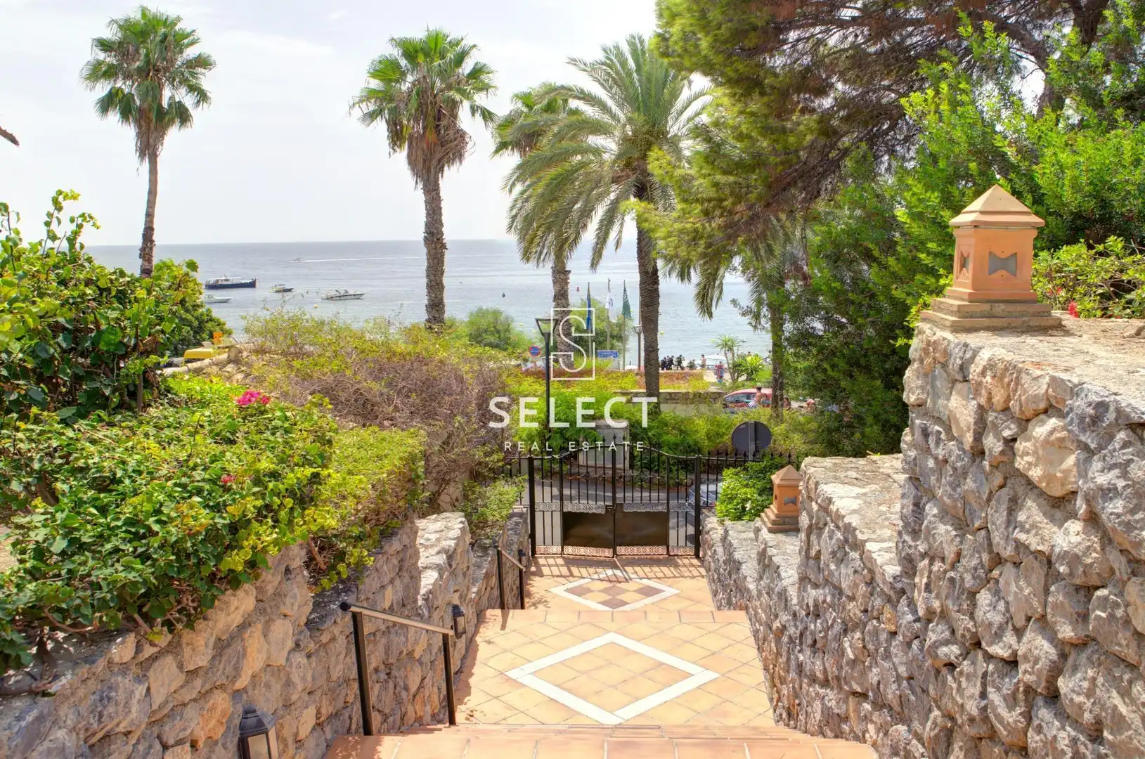 Vista exterior de Casa adosada en venta en Almuñécar con Aire acondicionado, Calefacción y Terraza