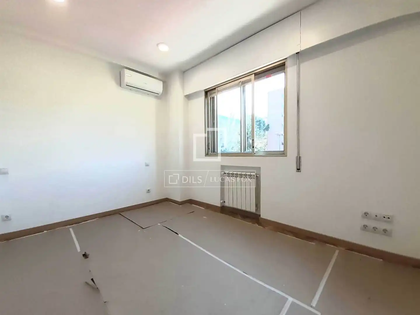 Bedroom of Flat for rent in Madrid  with Air Conditioner, Heating and Private garden
