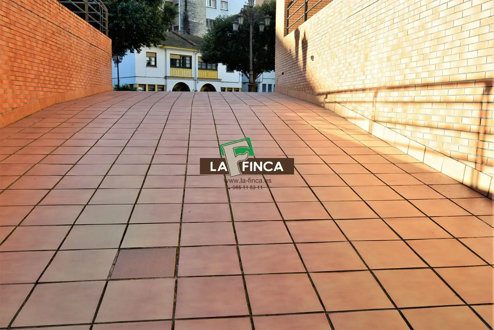 Exterior view of Garage for sale in Oviedo 