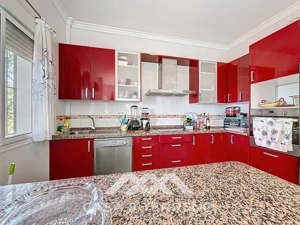 Cuina de Casa o xalet en venda en Vélez-Málaga amb Aire condicionat, Jardí privat i Terrassa