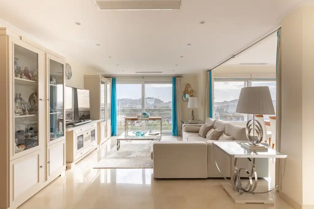 Sala d'estar de Casa o xalet en venda en Calvià amb Aire condicionat, Jardí privat i Terrassa