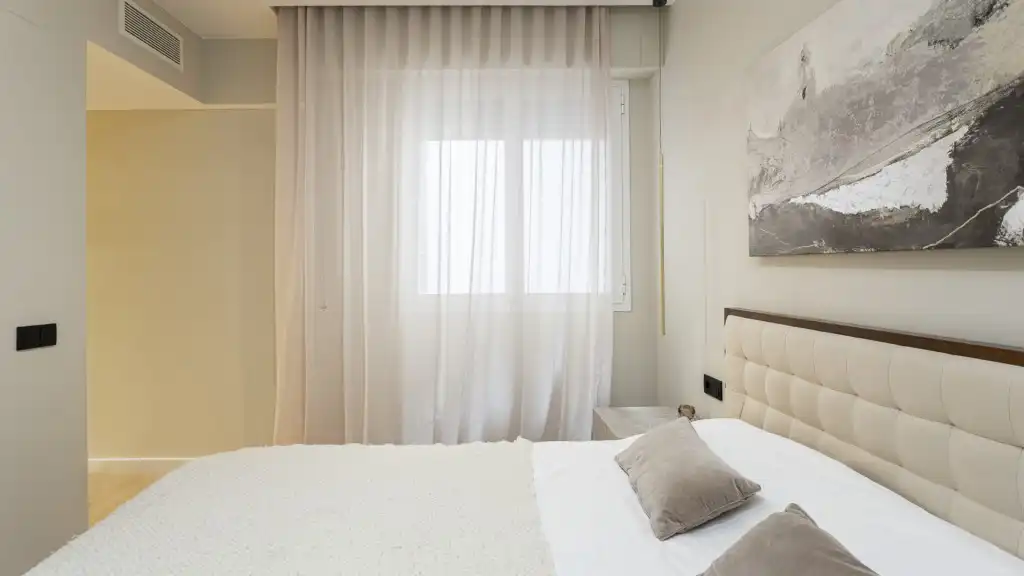 Dormitori de Apartament en venda en Barcelona amb Aire condicionat i Moblat
