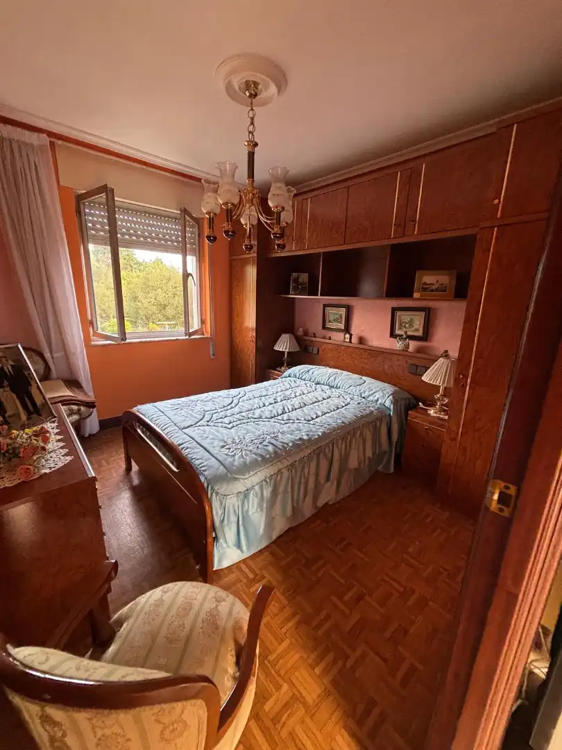 Habitación de Casa adosada en venta en Oviedo  con Calefacción, Jardín privado y Amueblado