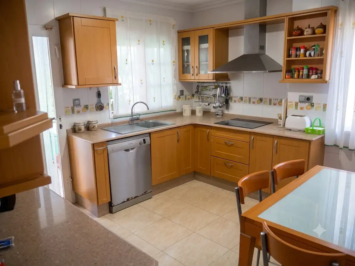 Cuina de Casa adosada en venda en Sagunto / Sagunt amb Aire condicionat, Calefacció i Jardí privat