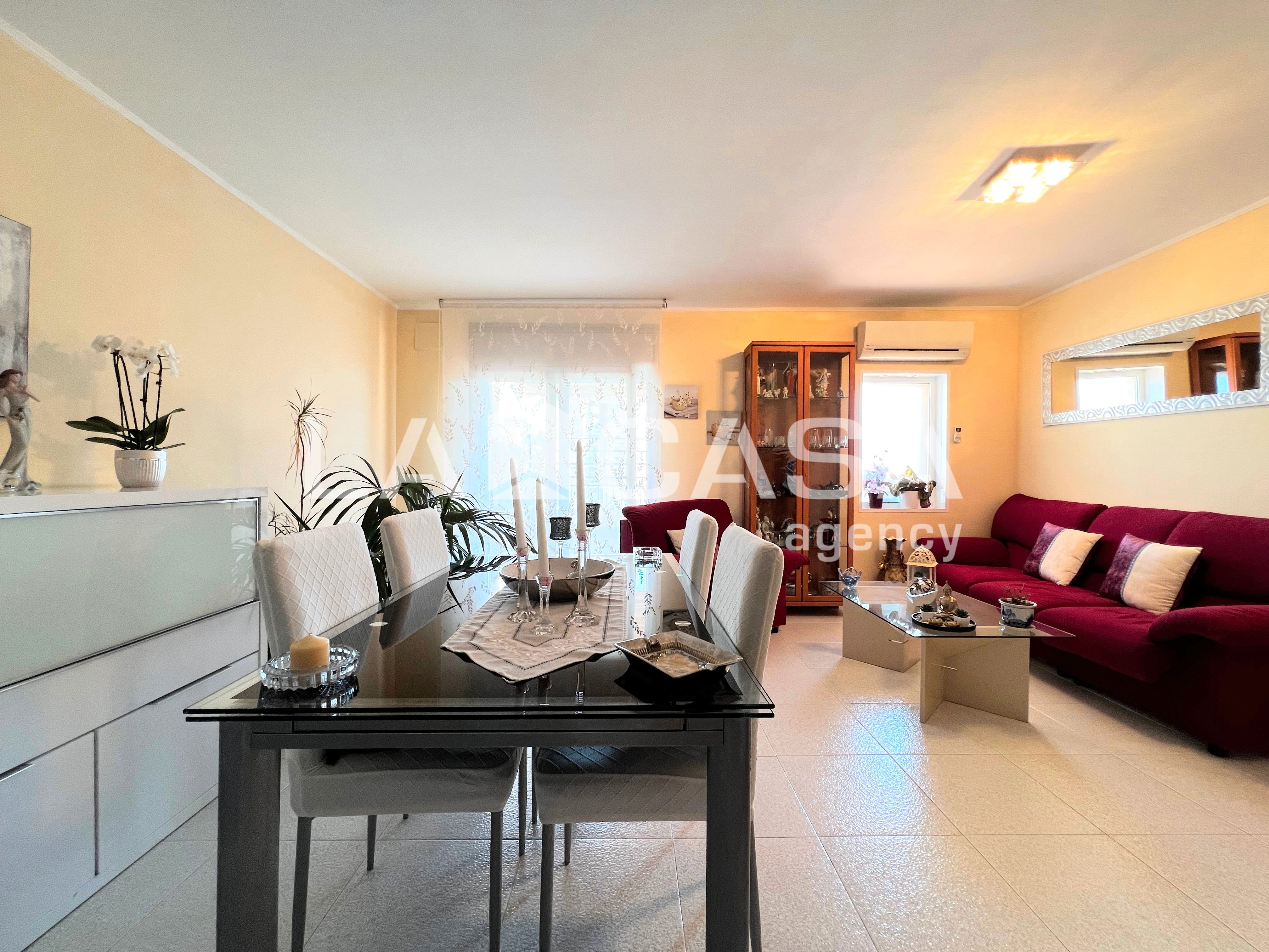 Living room of Flat for sale in Badalona  with Heating, Terrace and Storage room