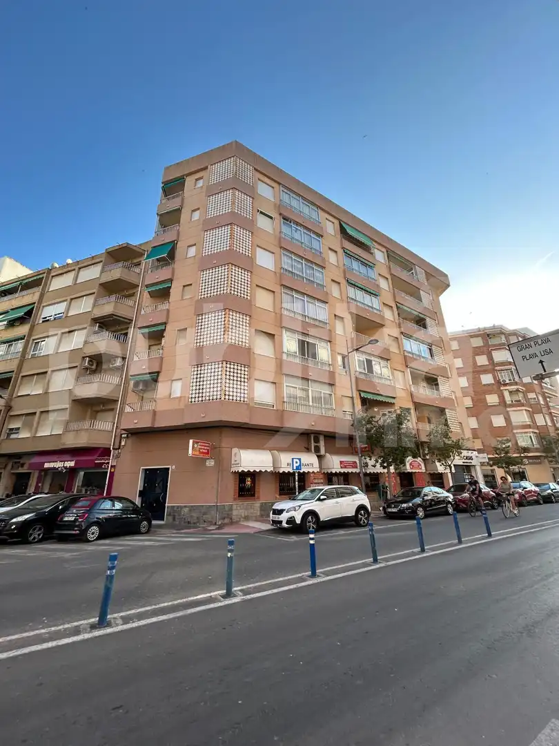 Vista exterior de Pis en venda en Santa Pola amb Aire condicionat, Terrassa i Moblat