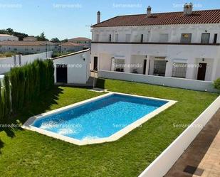 Piscina de Casa adosada en venda en Aracena amb Moblat i Piscina comunitària