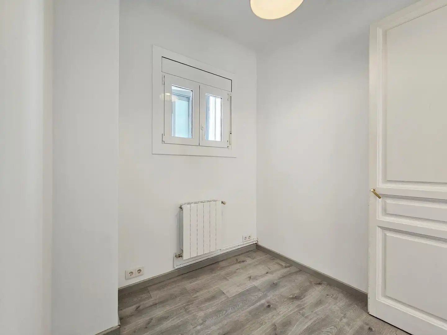 Bedroom of Flat for sale in Barcelona  with Air Conditioner, Heating and Parquet flooring