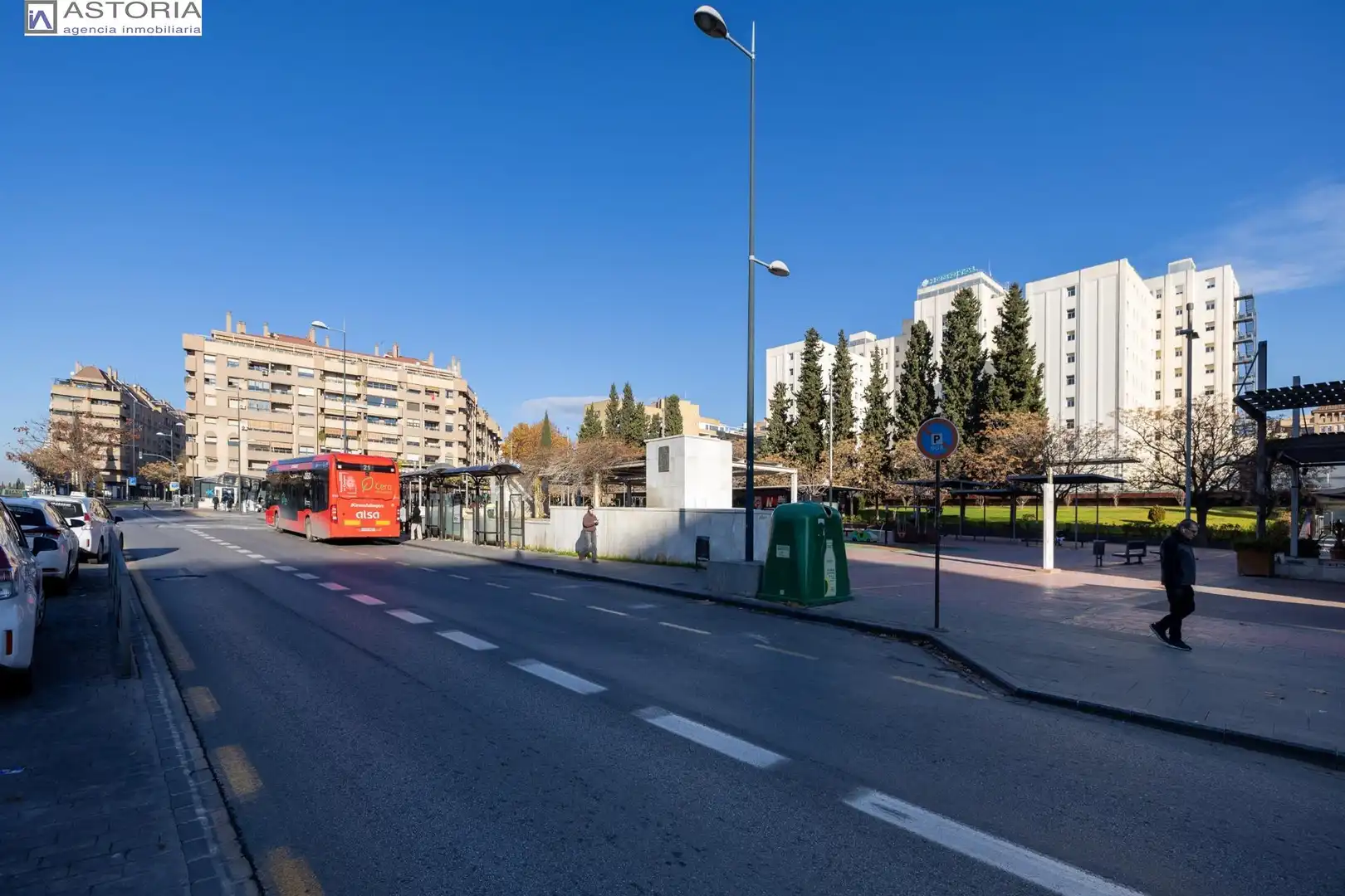 Vista exterior de Local en venta en Granada con Aire acondicionado
