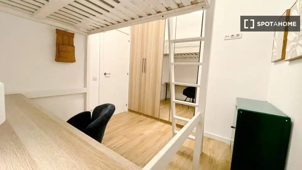 Piso con terraza en alquiler en Eixample, imagen 12