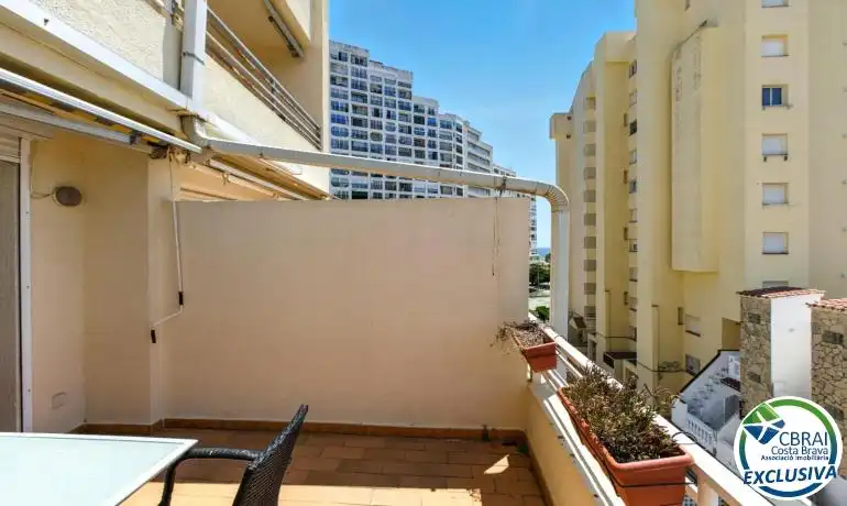 Terrassa de Àtic en venda en Empuriabrava amb Calefacció, Jardí privat i Moblat