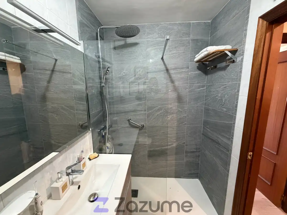 Baño de Piso de alquiler en Castro-Urdiales con Calefacción, Parquet y Amueblado