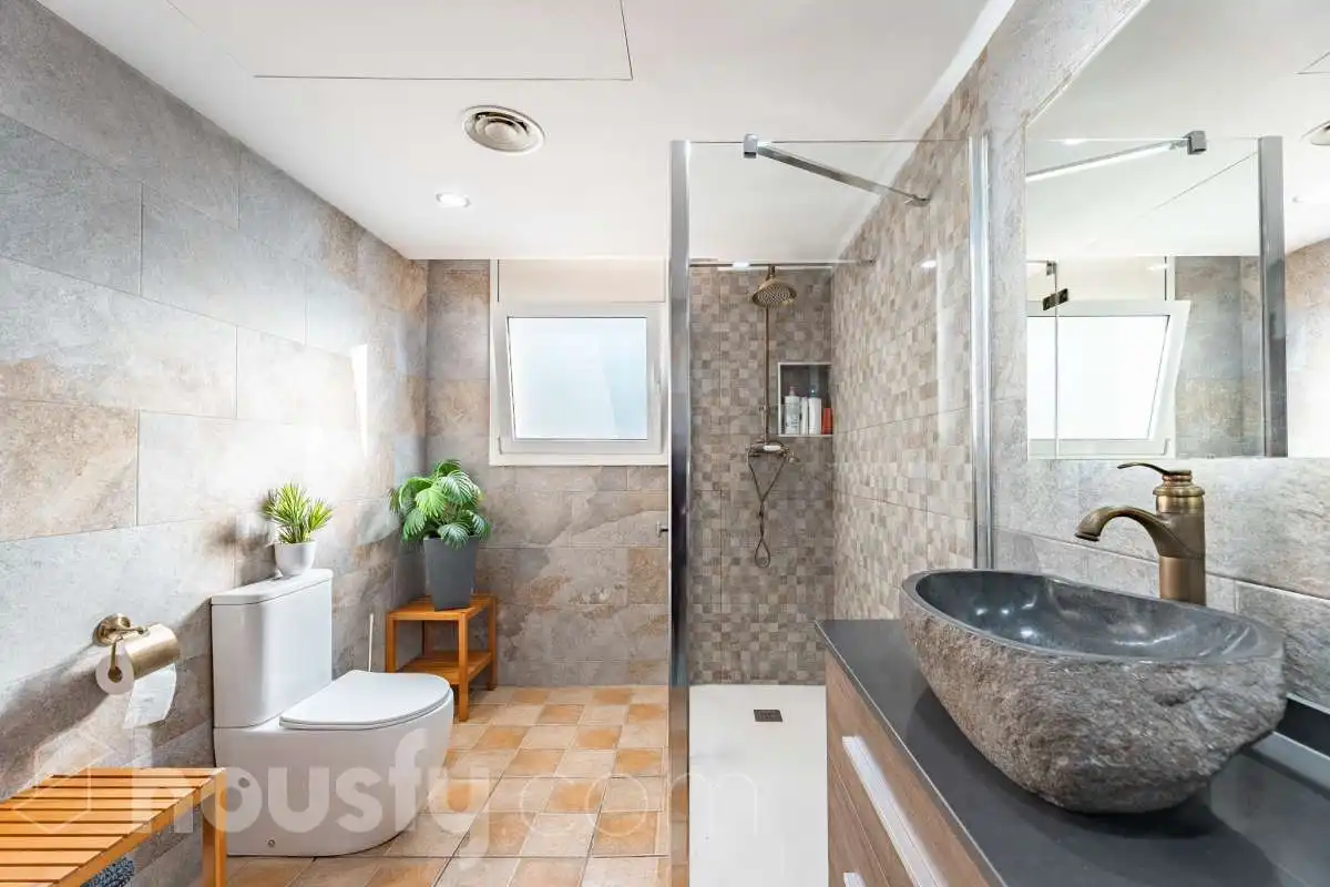 Bany de Casa o xalet en venda en Abrera, Barcelona