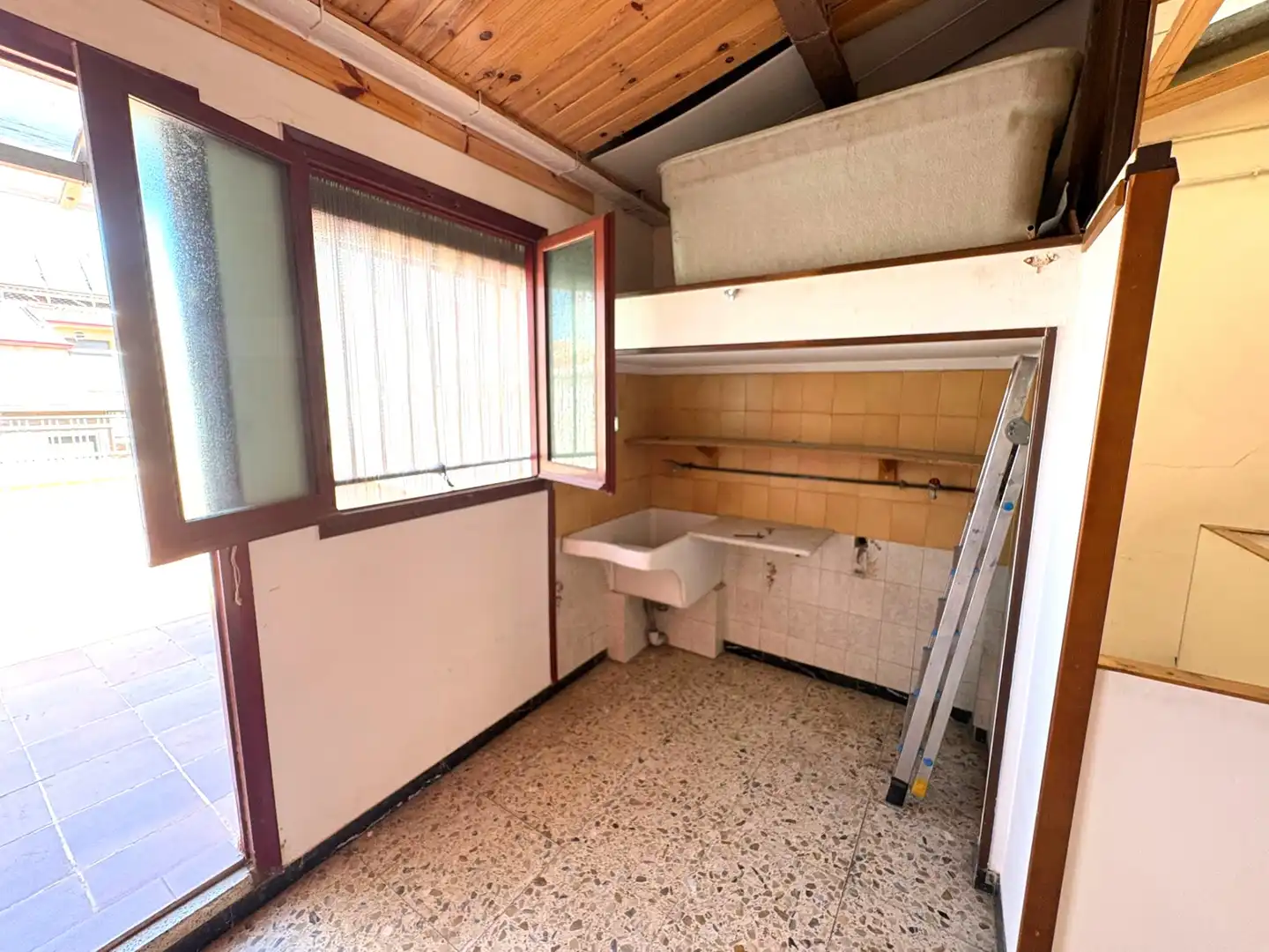 Küche von Einfamilien-Reihenhaus zum Verkauf in Terrassa mit Klimaanlage, Heizung und Terrasse