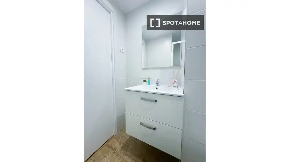 Bathroom of Flat for share in Getafe  with Air Conditioner, Terrace and Furnished