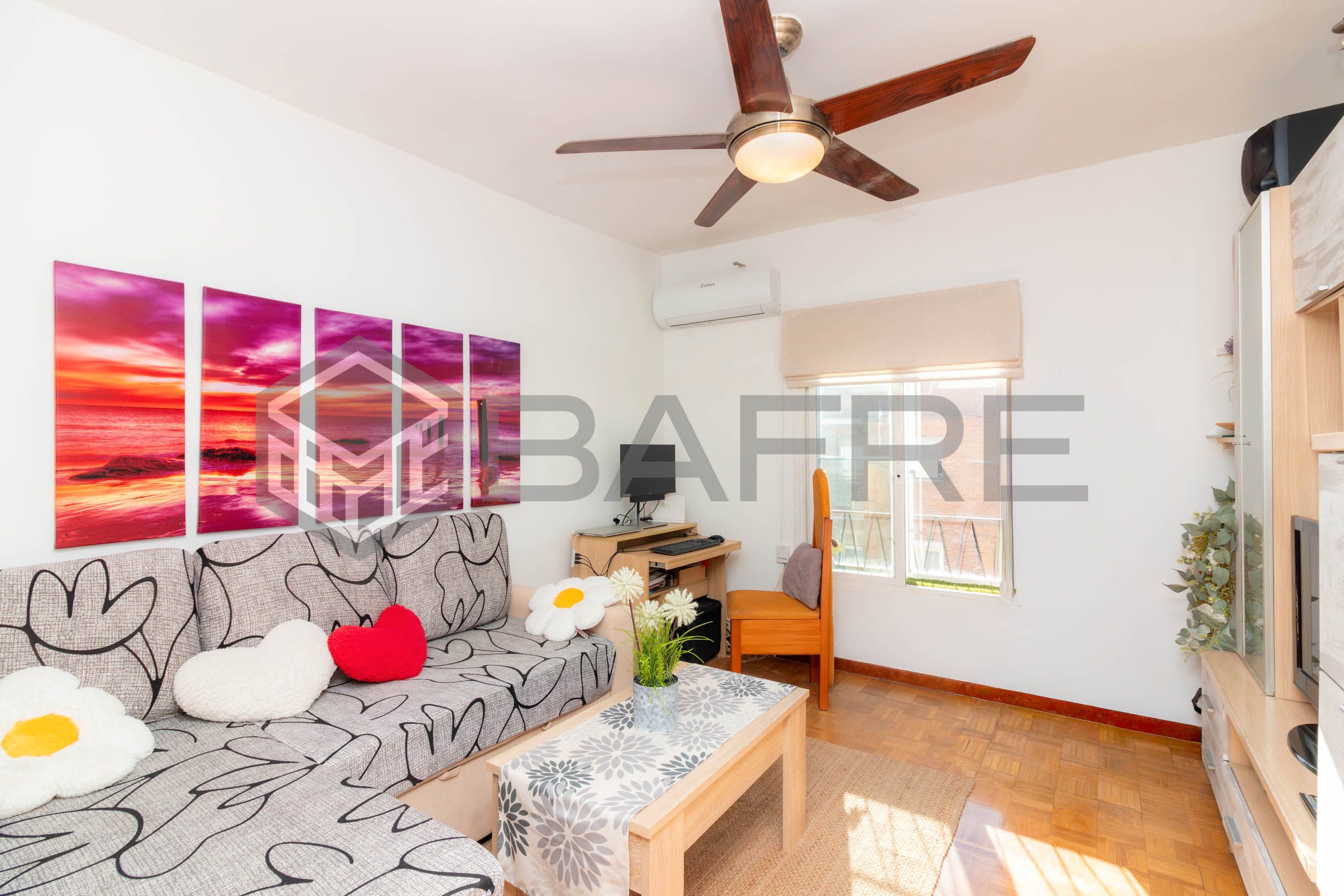 Living room of Flat for sale in  Madrid Capital  with Air Conditioner, Heating and Parquet flooring