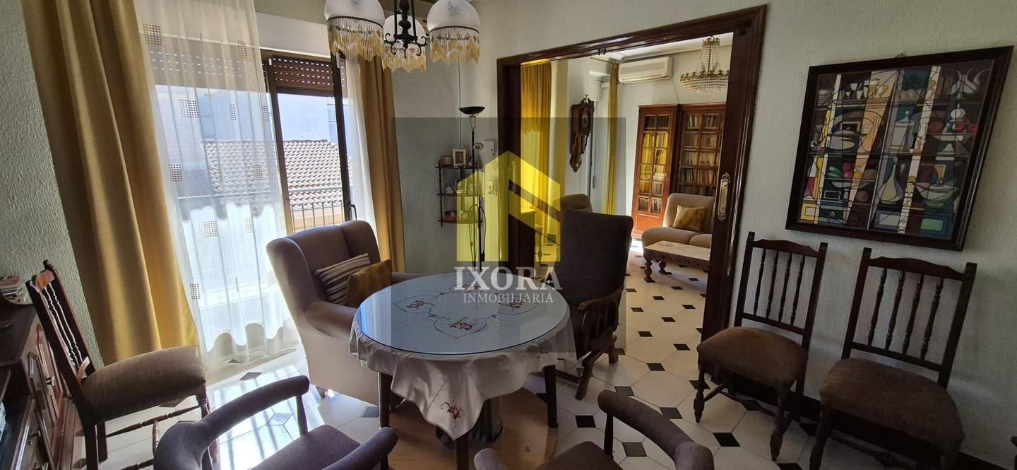 Menjador de Pis en venda en Linares amb Aire condicionat i Terrassa