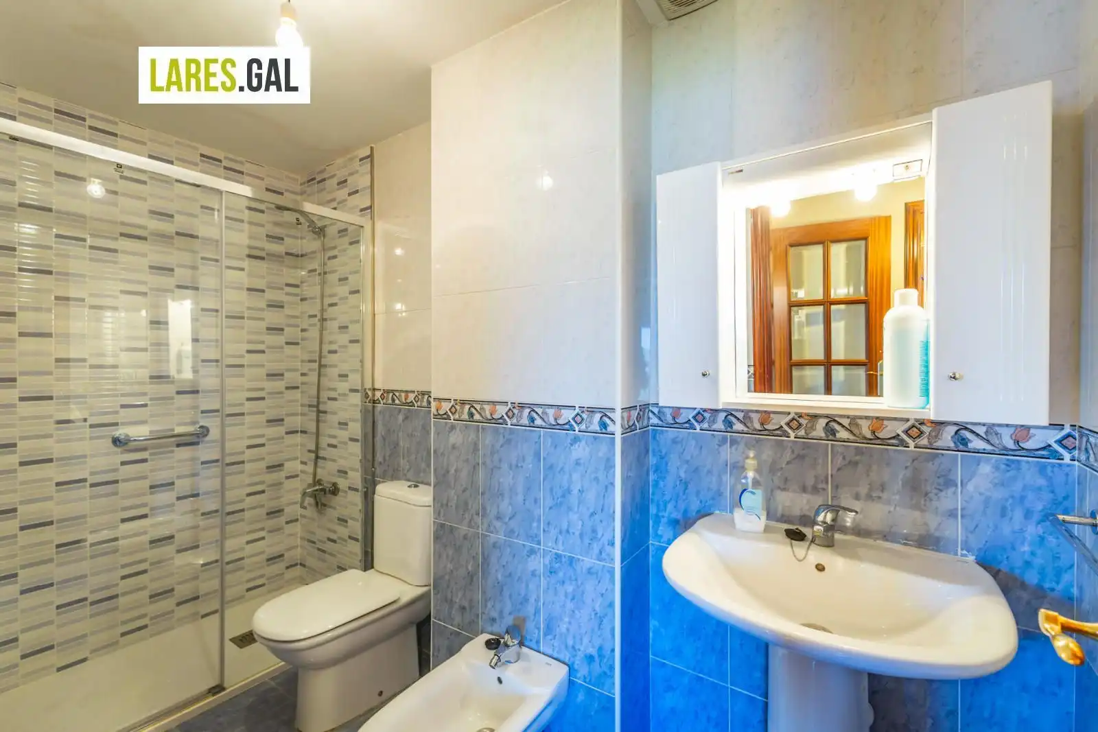 Baño de Apartamento en venta en Moaña con Calefacción, Trastero y Amueblado
