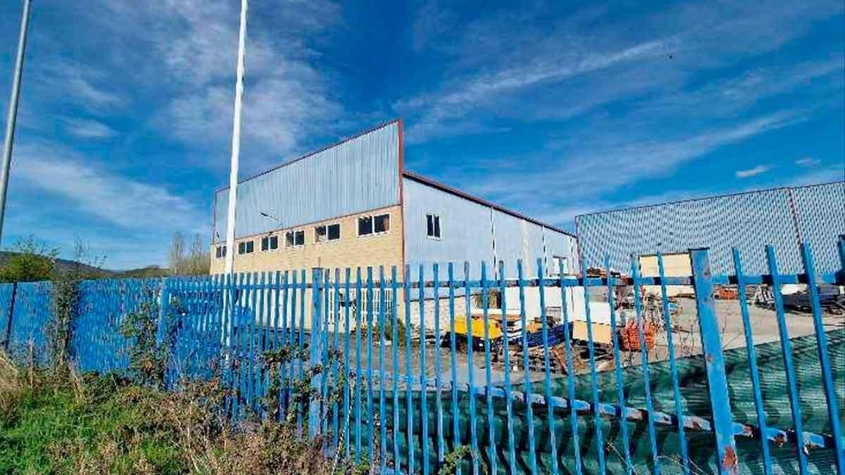 Nau industrial en venda a Calle La Fontanica, Castropodame