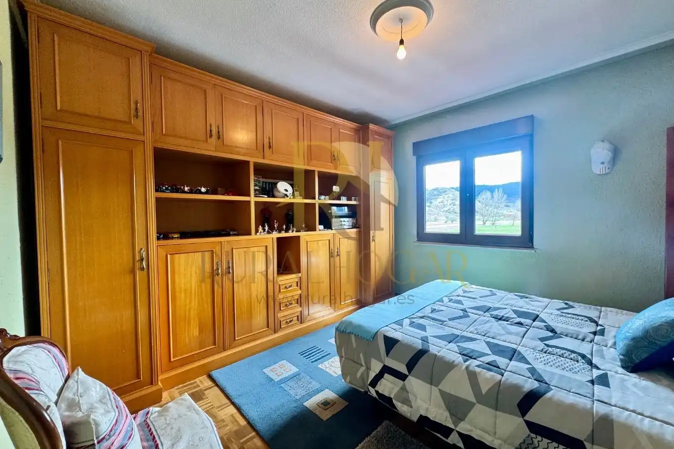 Bedroom of Commercial properties for sale in Villamanín  with Heating, Terrace and Furnished