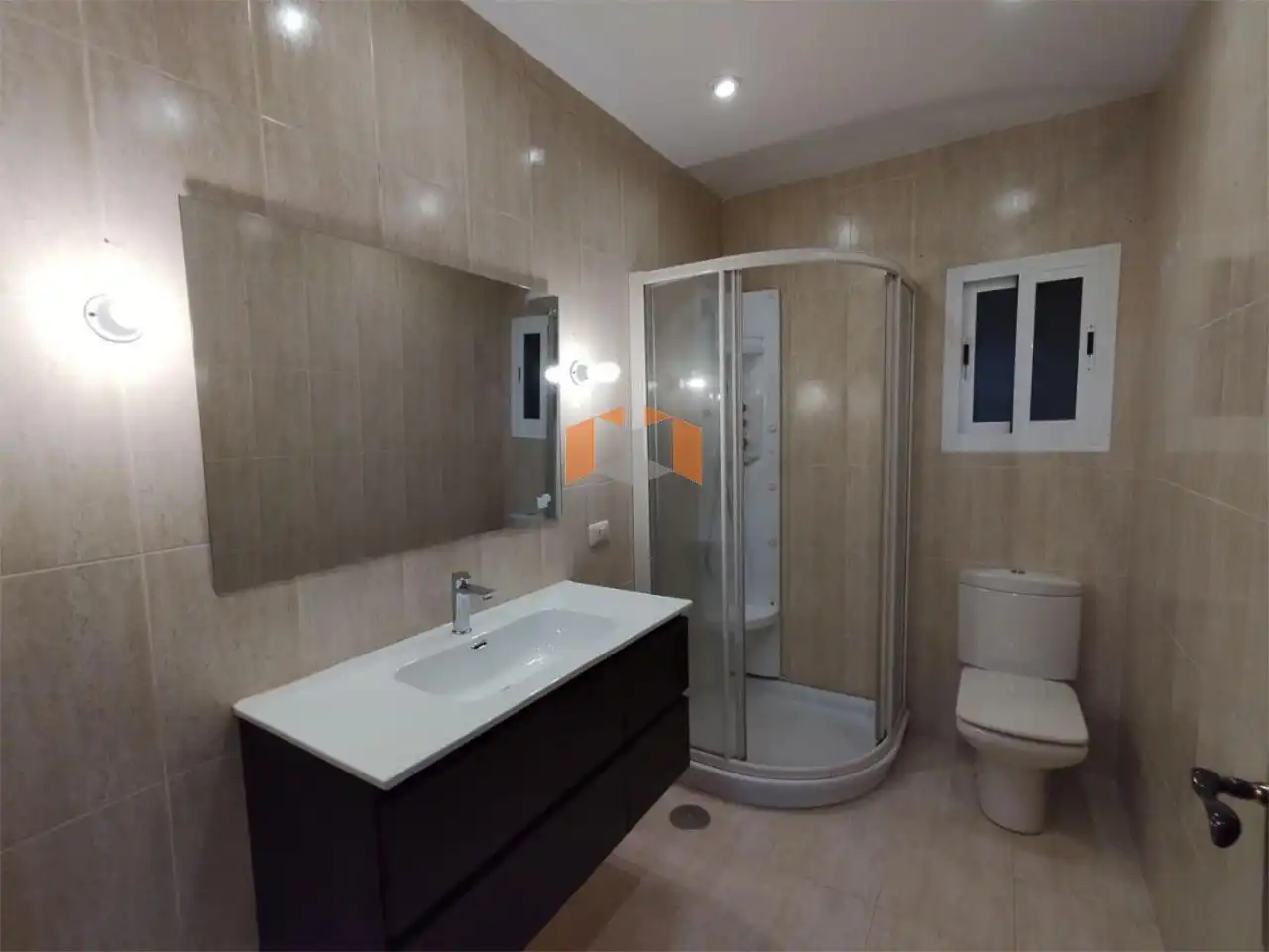 Badezimmer von Wohnung zum Verkauf in Vigo  mit Heizung, Abstellraum und Balkon